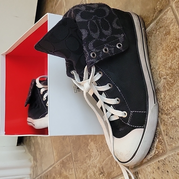 Coach Bonney Kit - Picture 2 of 3